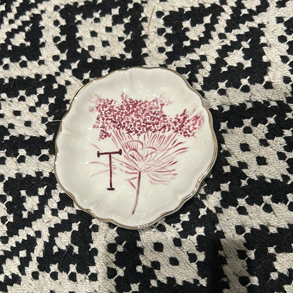 Anthropologie Botanical Monogram Initial Trinket Dish Letter ‘T’